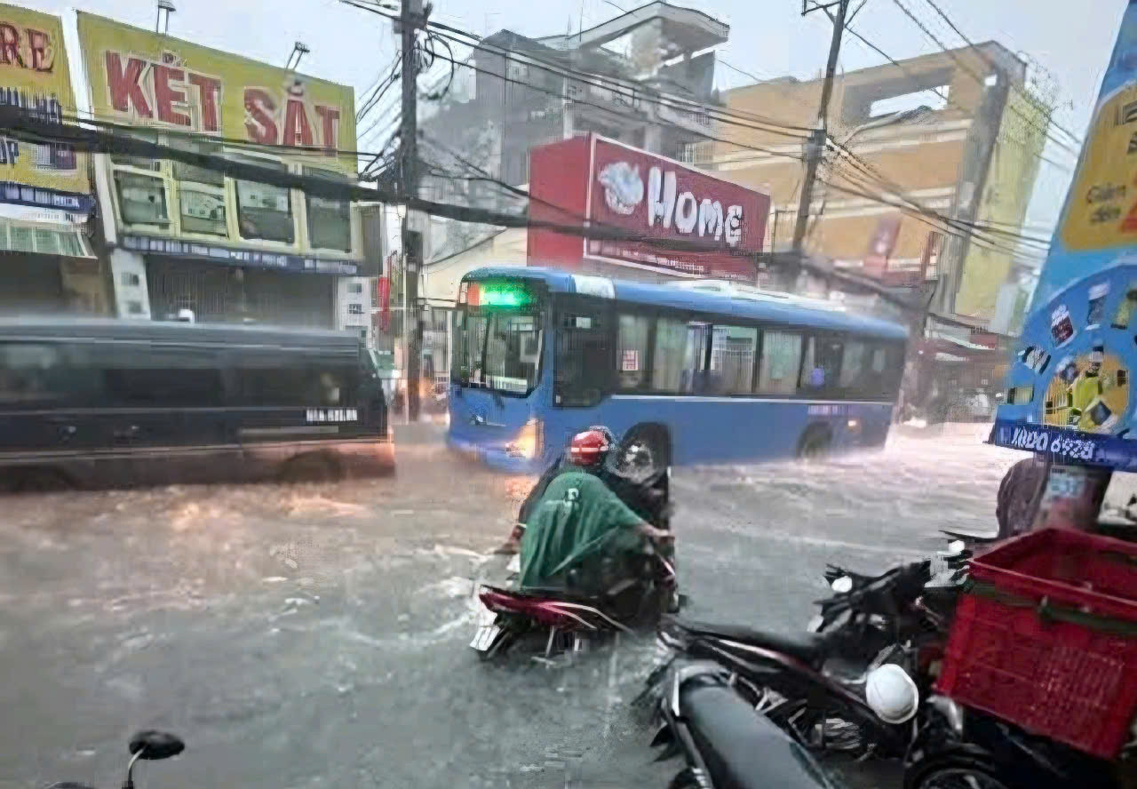 Mưa lớn sáng 10/5 gây ngập cục bộ một số nơi tại TP Biên Hòa Mưa lớn sáng 10/5 gây ngập cục bộ một số nơi tại TP Biên Hòa