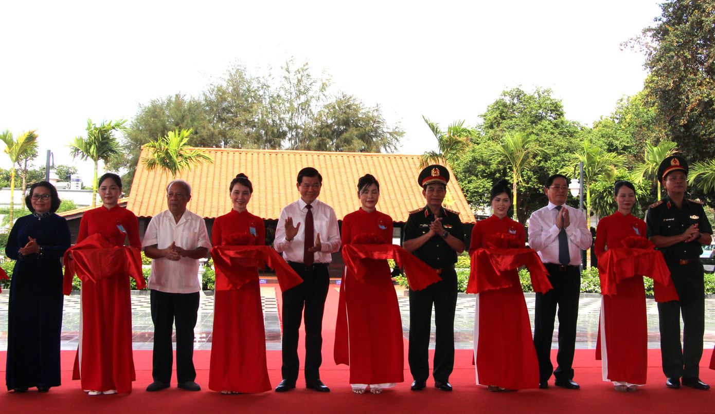 Khánh thành công trình Công viên tượng đài - Nhà lưu niệm Anh hùng liệt sĩ Võ Thị Sáu. Khánh thành công trình Công viên tượng đài - Nhà lưu niệm Anh hùng liệt sĩ Võ Thị Sáu.