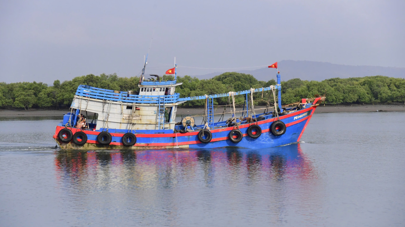 Tàu TG 94117 TS được đưa về cảng Hải đoàn Biên phòng 18 Tàu TG 94117 TS được đưa về cảng Hải đoàn Biên phòng 18