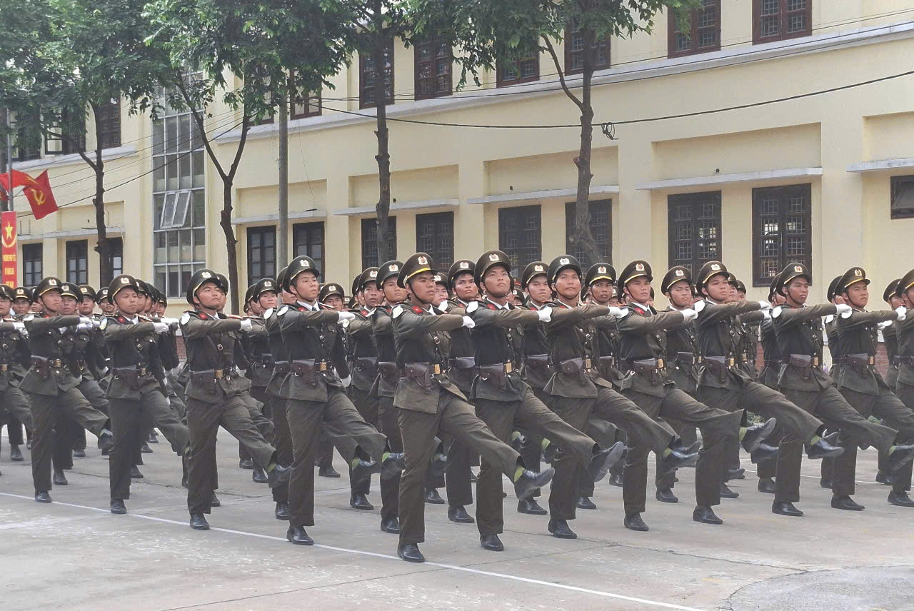 Khối nam sĩ quan an ninh nhân dân.