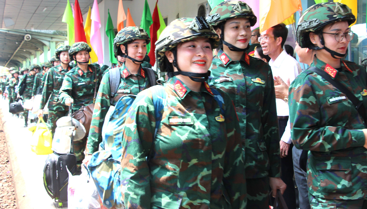 Các chiến sĩ khối Thông tin liên lạc. Các chiến sĩ khối Thông tin liên lạc.