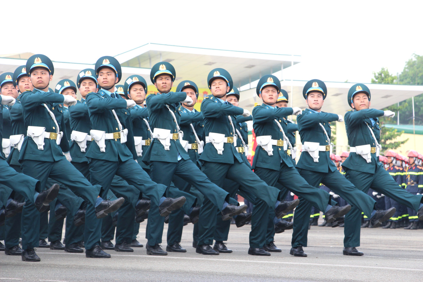 Khối cán bộ, chiến sĩ Quân chủng Phòng không - Không quân.