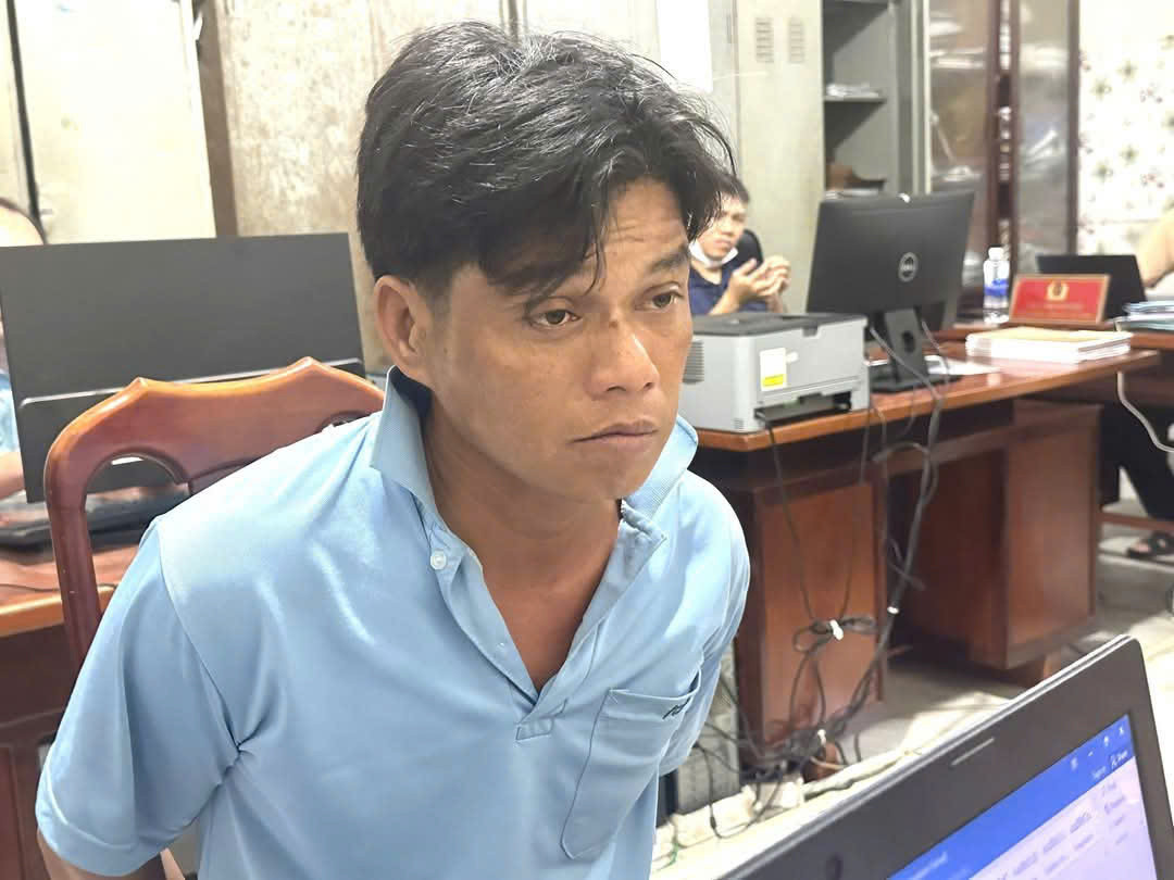 Đối tượng Ngô Tấn Việt tại cơ quan công an Đối tượng Ngô Tấn Việt tại cơ quan công an