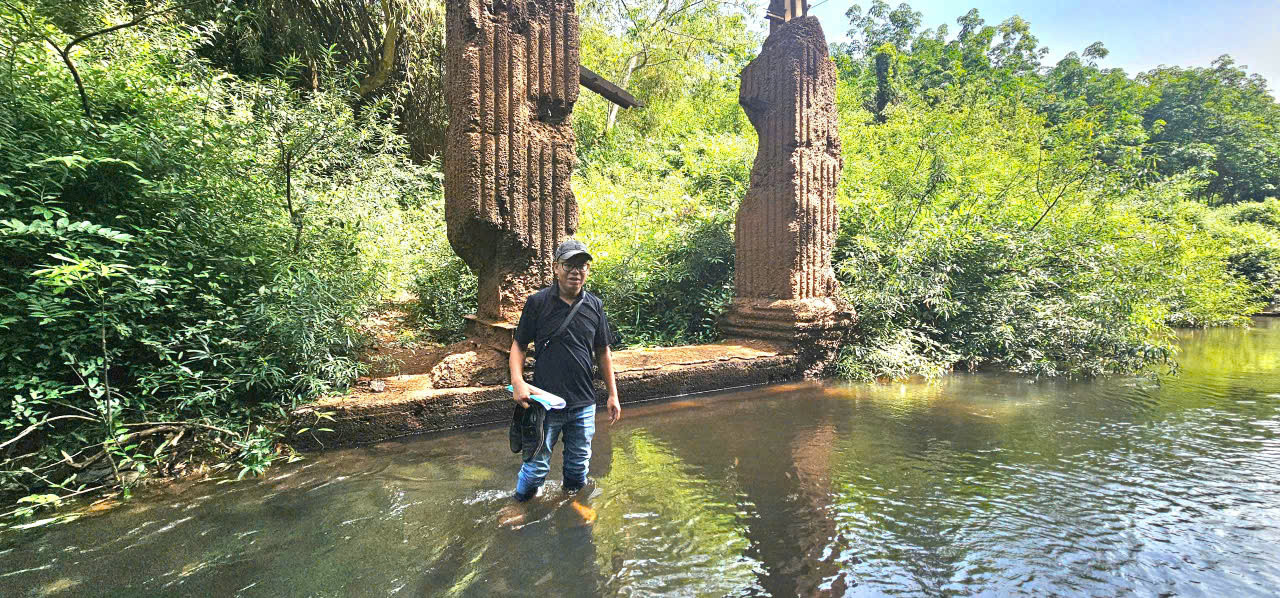 Một phần mố cầu Mã Đà còn sót lại sau khi cầu Mã Đà đổ sập trong chiến tranh Một phần mố cầu Mã Đà còn sót lại sau khi cầu Mã Đà đổ sập trong chiến tranh