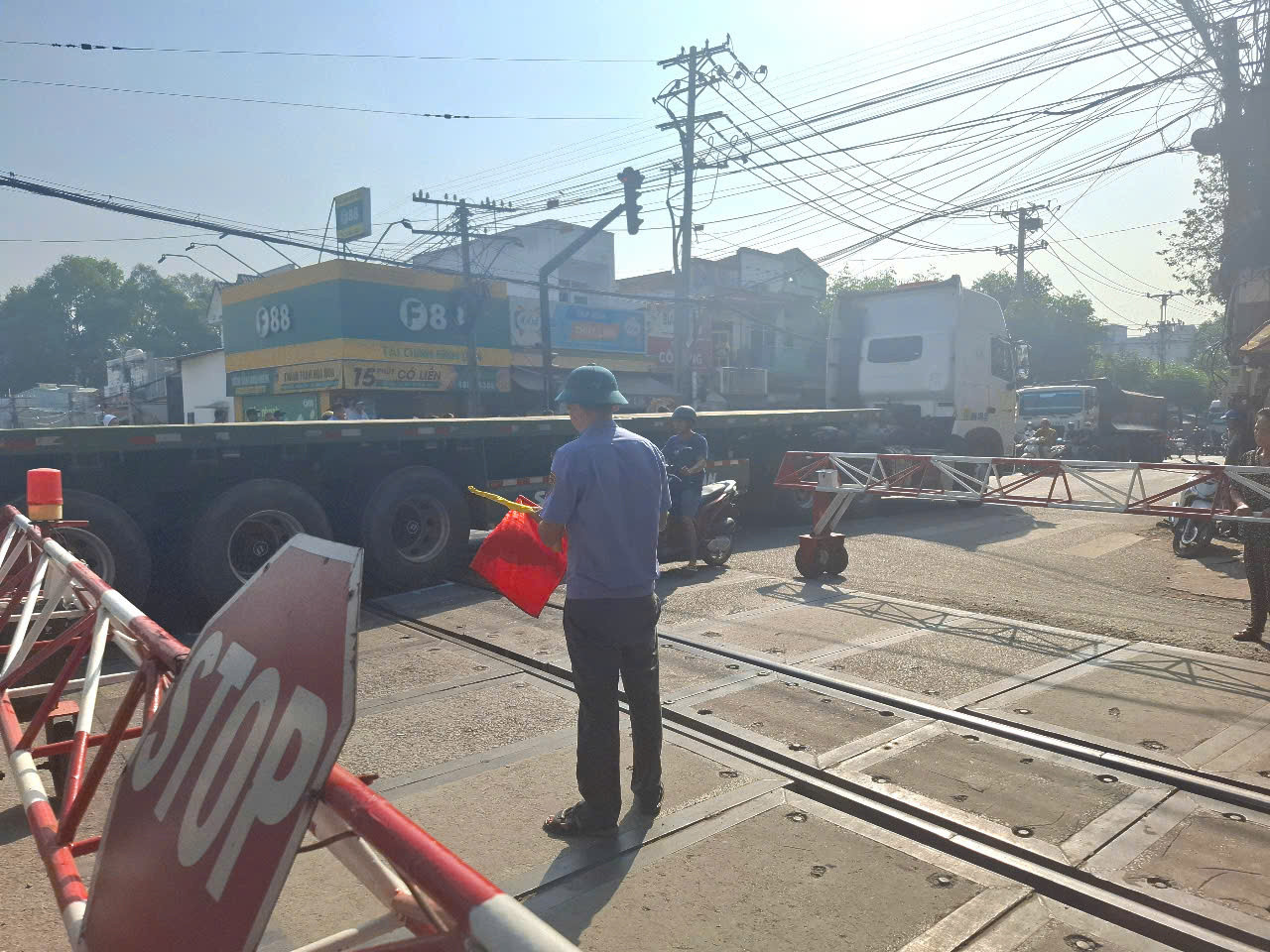 Phương tiện gây tai nạn gây gián đoạn lưu thông đường sắt