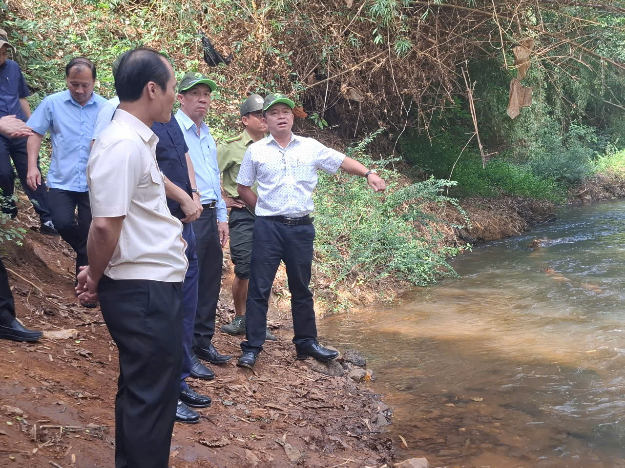 Lãnh đạo các sở, ban ngành tỉnh Đồng Nai khảo sát vị trí xây dựng cầu Mã Đà tại ranh giới 2 tỉnh Đồng Nai - Bình Phước Lãnh đạo các sở, ban ngành tỉnh Đồng Nai khảo sát vị trí xây dựng cầu Mã Đà tại ranh giới 2 tỉnh Đồng Nai - Bình Phước