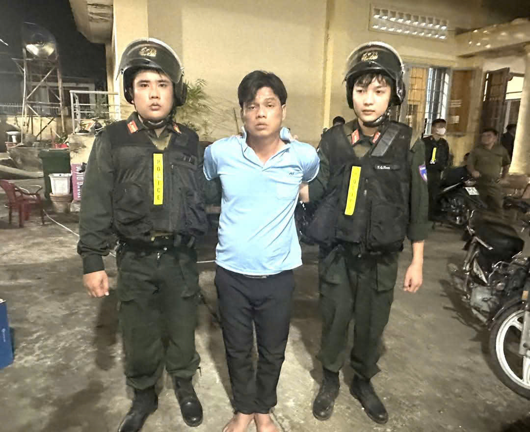 Lực lượng chức năng bắt giữ đối tượng Ngô Tấn Việt Lực lượng chức năng bắt giữ đối tượng Ngô Tấn Việt