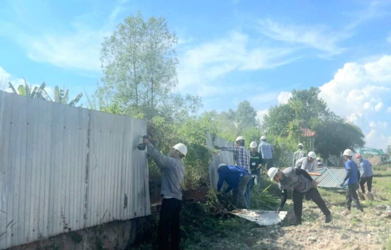 Lực lượng chức năng thực hiện cưỡng chế thu hồi đất Lực lượng chức năng thực hiện cưỡng chế thu hồi đất