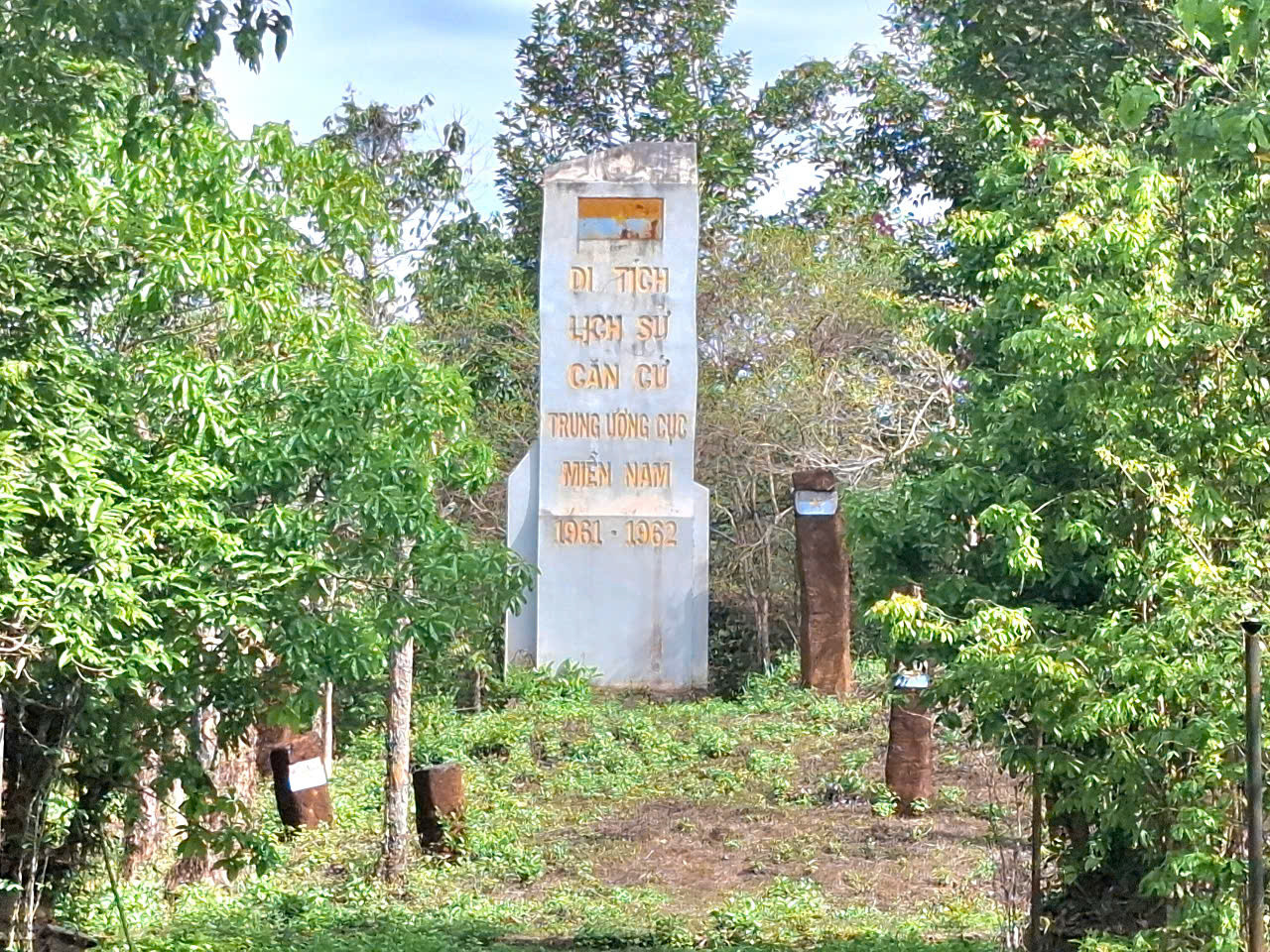 Di tích lịch sử Trung ương Cục miền Nam tại Khu bảo tồn thiên nhiên văn hóa Đồng Nai Di tích lịch sử Trung ương Cục miền Nam tại Khu bảo tồn thiên nhiên văn hóa Đồng Nai