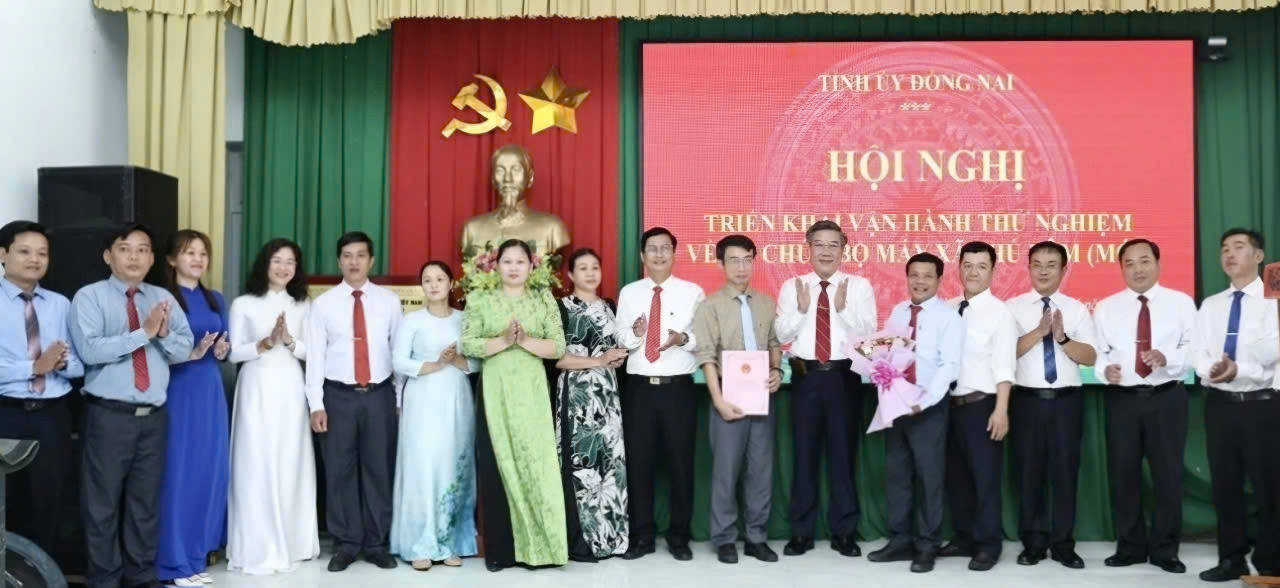 Lãnh đạo tỉnh Đồng Nai trao quyết định của Ban thường vụ Tỉnh ủy Đồng Nai trao quyết định tổ chức bộ máy xã Phú Lâm mới Lãnh đạo tỉnh Đồng Nai trao quyết định của Ban thường vụ Tỉnh ủy Đồng Nai trao quyết định tổ chức bộ máy xã Phú Lâm mới