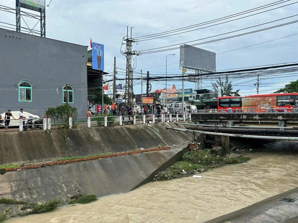 Dòng suối nơi bé gái gặp nạn Dòng suối nơi bé gái gặp nạn