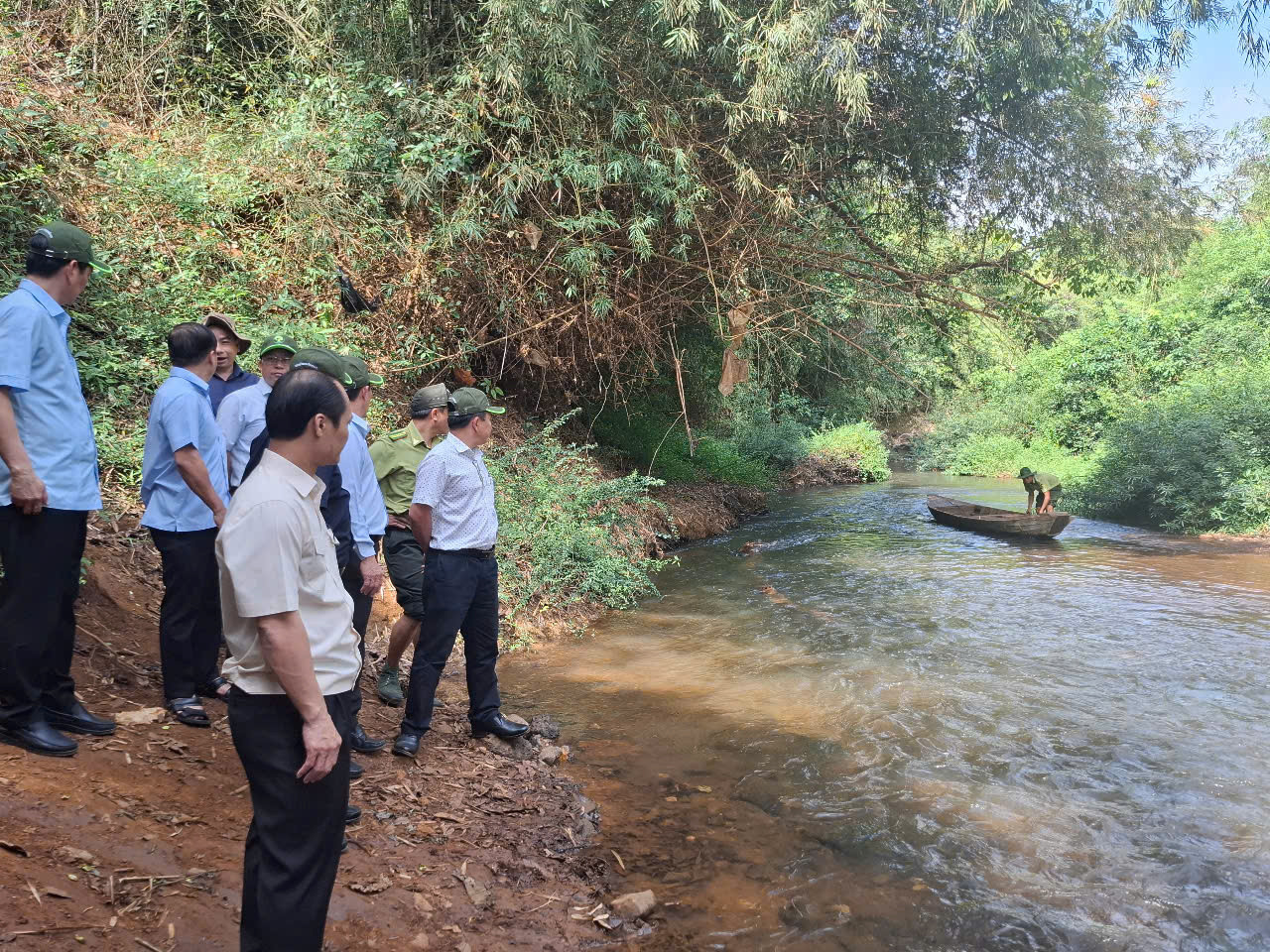 Sông Mã Đà ranh giới giữa 2 tỉnh Đồng Nai - Bình Phước Sông Mã Đà ranh giới giữa 2 tỉnh Đồng Nai - Bình Phước