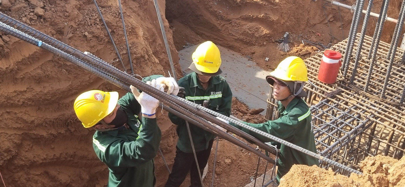 Công nhân lao động làm việc tại dự án sân bay Long Thành.