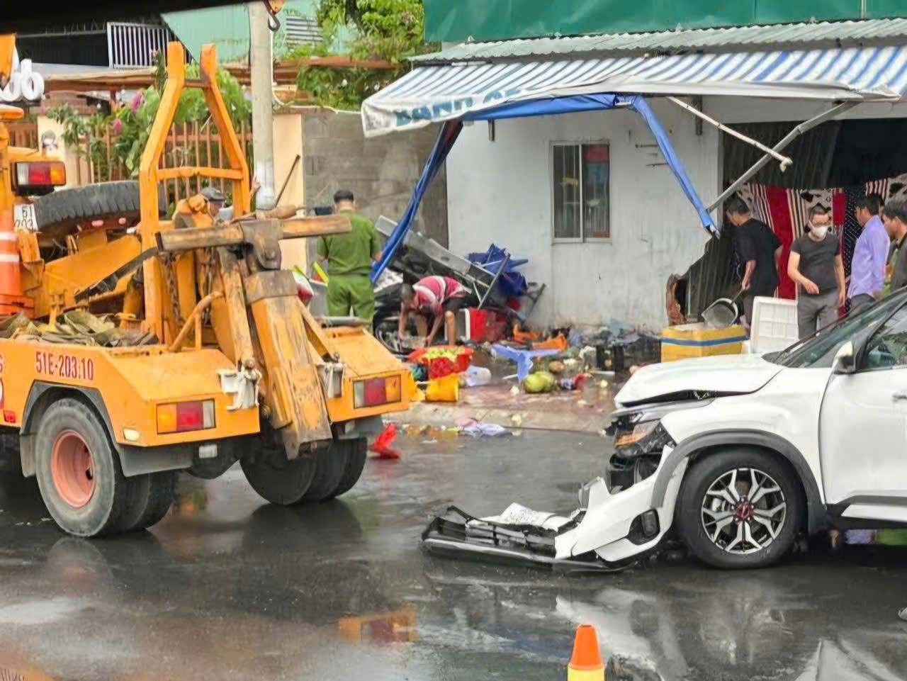 Cơ quan chức năng khám nghiệm hiện trường