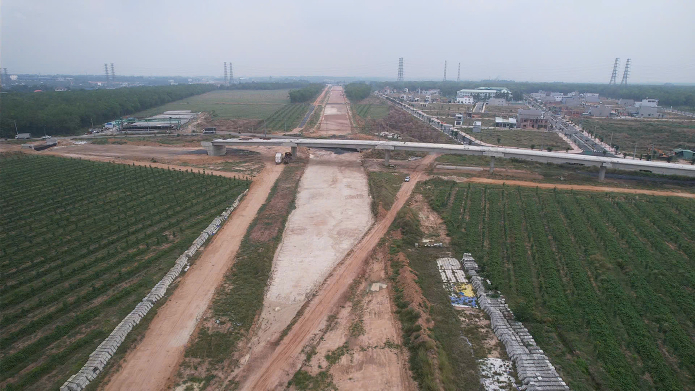 Một đoạn công trường cao tốc Biên Hòa - Vũng Tàu vắng bóng thiết bị máy móc thi công Một đoạn công trường cao tốc Biên Hòa - Vũng Tàu vắng bóng thiết bị máy móc thi công