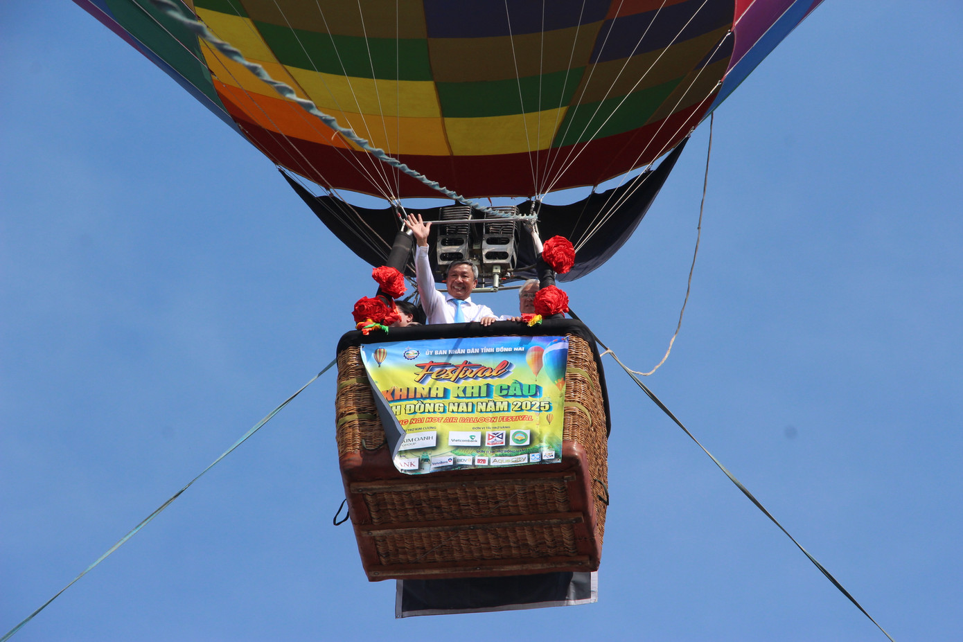 Khách bay trải nghiệm trên khinh khí cầu Khách bay trải nghiệm trên khinh khí cầu