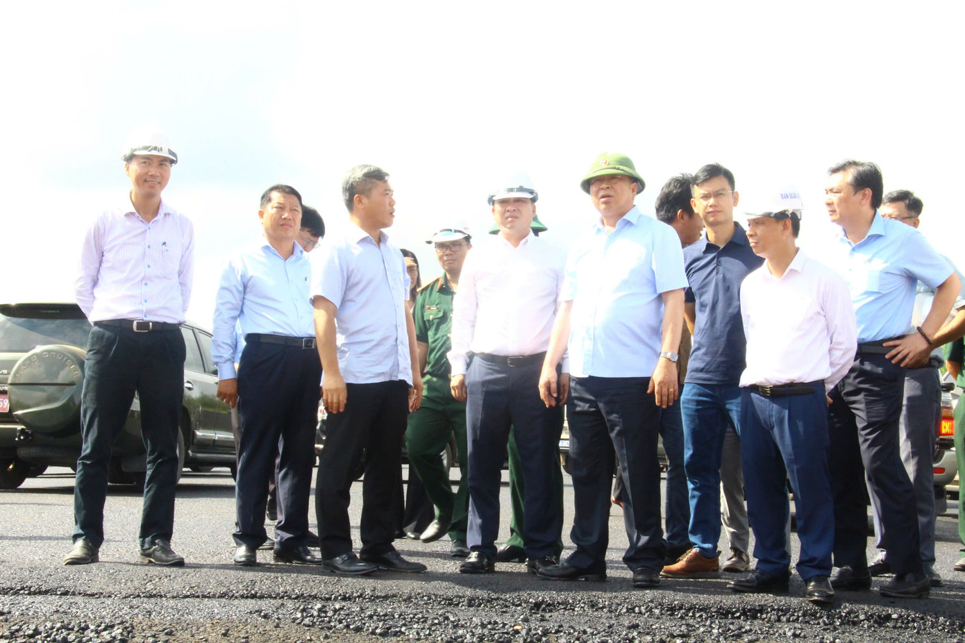 Đoàn công tác Bộ Xây Dựng kiểm tra tại công trường thi công Cao tốc Biên Hòa - Vũng Tàu.