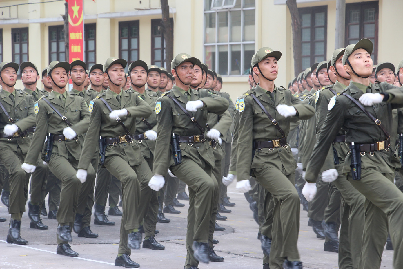 Khối nam lực lượng tham gia bảo vệ an ninh trật tự ở cơ sở.