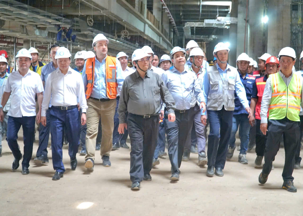 Thủ tướng Phạm Minh Chính cùng lãnh đạo các bộ, ngành và tỉnh Đồng Nai thị sát thực tế tiến độ triển khai các hạng mục dự án sân bay Long Thành Thủ tướng Phạm Minh Chính cùng lãnh đạo các bộ, ngành và tỉnh Đồng Nai thị sát thực tế tiến độ triển khai các hạng mục dự án sân bay Long Thành