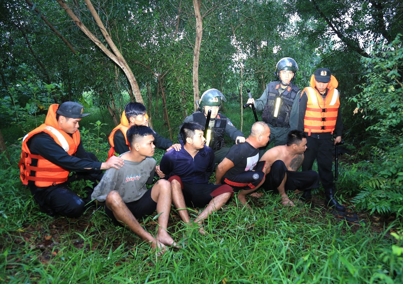 Các đối tượng bị bắt giữ Các đối tượng bị bắt giữ