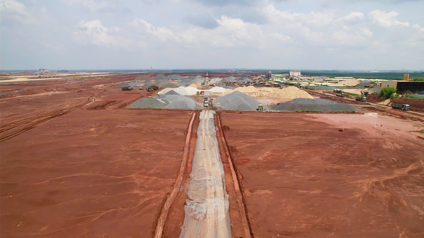 Đường băng thứ 2 đang được triển khai xây dựng Đường băng thứ 2 đang được triển khai xây dựng