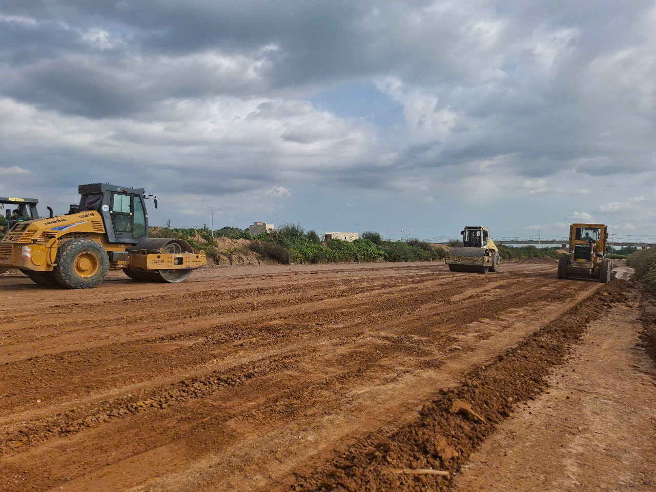Một đoạn cao tốc Biên Hòa - Vũng Tàu qua tỉnh Đồng Nai đang được thi công. Một đoạn cao tốc Biên Hòa - Vũng Tàu qua tỉnh Đồng Nai đang được thi công.