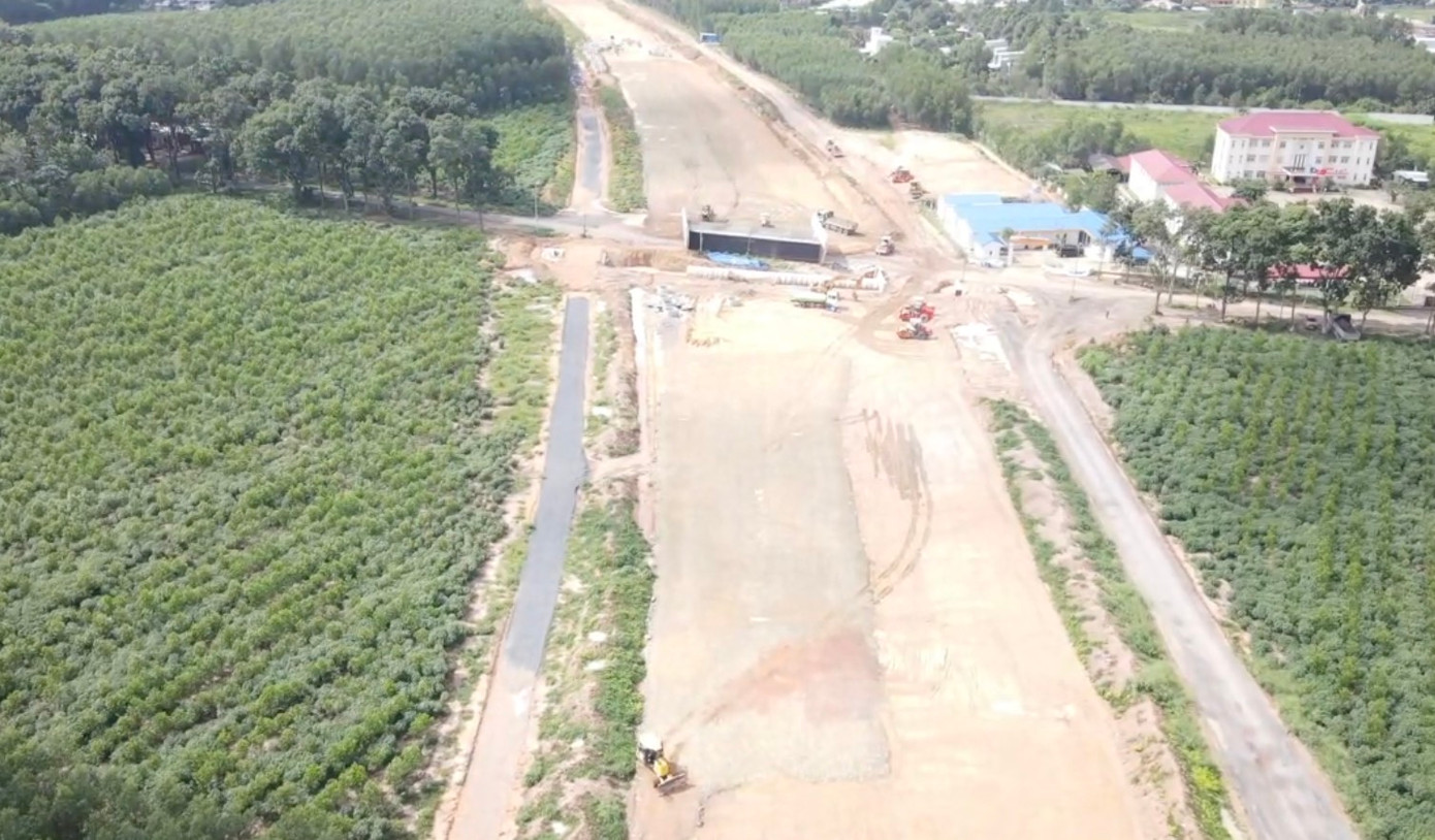 Cao tốc Biên Hòa - Vũng Tàu đoạn qua Đồng Nai đang thiếu nguồn đất đắp Cao tốc Biên Hòa - Vũng Tàu đoạn qua Đồng Nai đang thiếu nguồn đất đắp