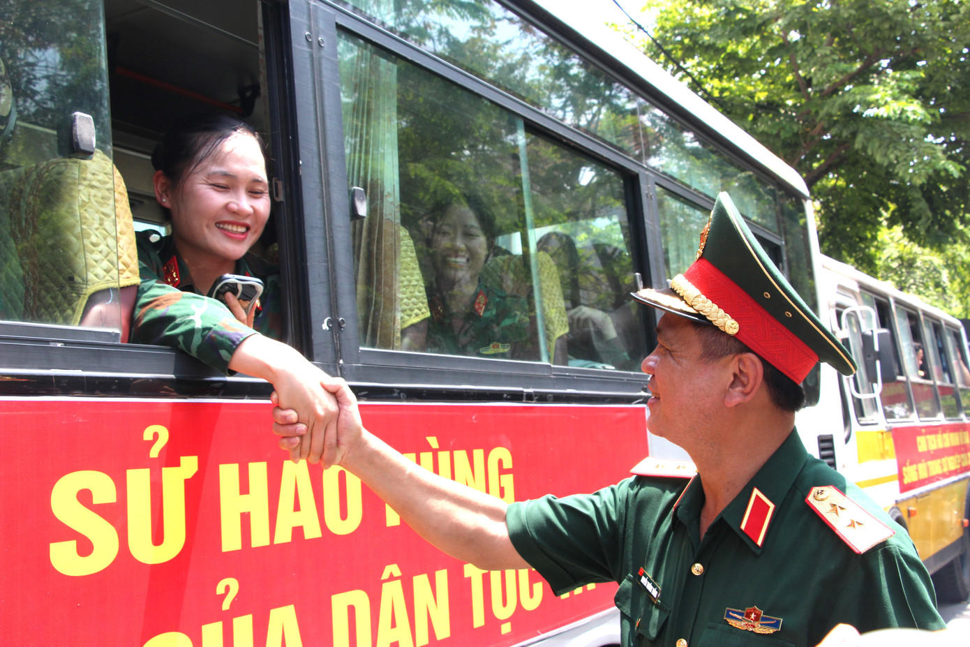 Trung tướng Nguyễn Trường Thắng - Tư lệnh Quân khu 7, động viên các chiến sĩ Trung tướng Nguyễn Trường Thắng - Tư lệnh Quân khu 7, động viên các chiến sĩ