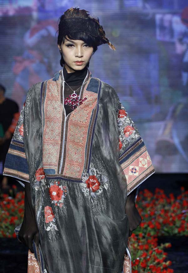 Bộ sưu tập thời trang dân tộc thể hiện sự mộc mạc dản dị của trang phục dân tộc Việt