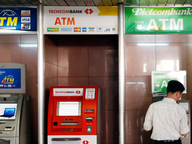 Người dân kỳ vọng dịch vụ rút tiền ATM sẽ được cải thiện hơn trong thời gian tới 