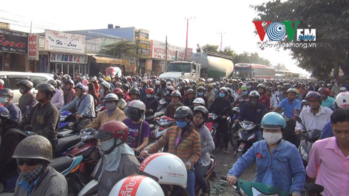 BẢN TIN ATGT: Ngã vào gầm xe khách, 2 thanh niên chết thảm ảnh 3