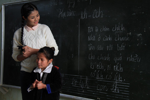 Khi Hoa hậu làm cô giáo. Ảnh: Trường Phong. Khi Hoa hậu Ngọc Hân làm cô giáo. Ảnh: Trường Phong