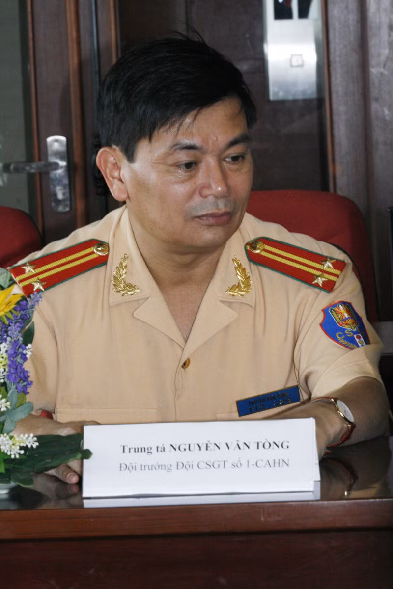 Trung tá Nguyễn Văn Tòng: Đội trưởng Đội CSGT số 1- Công an Hà Nội. Ảnh: Minh Đức. Trung tá Nguyễn Văn Tòng: Đội trưởng Đội CSGT số 1- Công an Hà Nội. Ảnh: Minh Đức