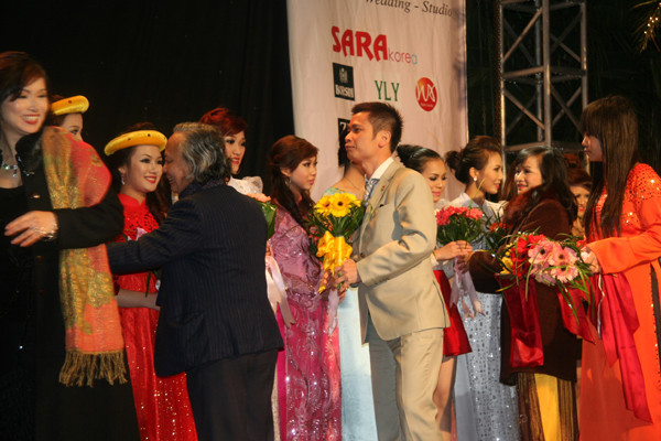 Đêm chung khảo là cơ hội để các thí sinh làm quen với ban giám khảo