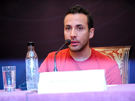 Howie D. hiền lành, ít nói, lại rất thích tiệc tùng và đặc biệt khoái khẩu món thiên lý xào tỏi