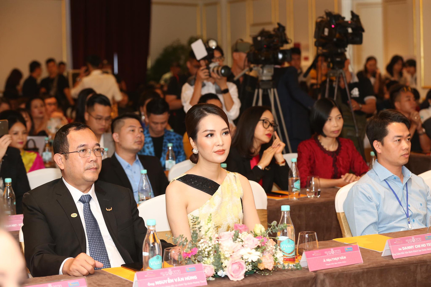 Top 60 thí sinh khoe sắc tại họp báo Vòng Bán kết toàn quốc Hoa hậu Việt Nam 2020 ảnh 20