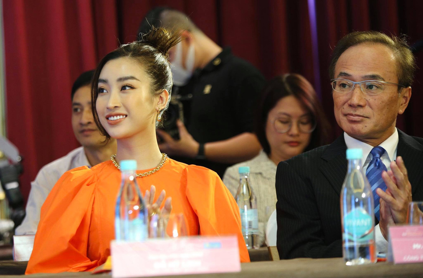 Top 60 thí sinh khoe sắc tại họp báo Vòng Bán kết toàn quốc Hoa hậu Việt Nam 2020 ảnh 22