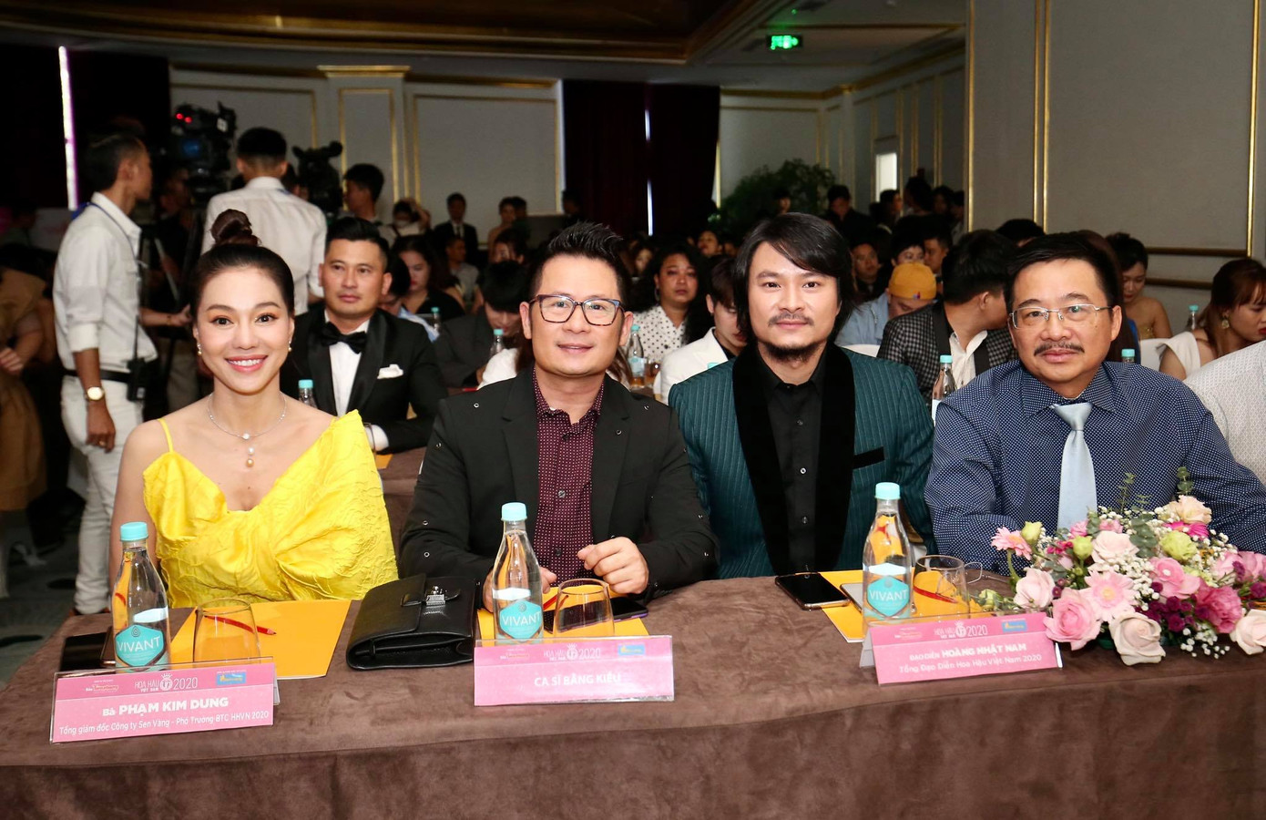 Top 60 thí sinh khoe sắc tại họp báo Vòng Bán kết toàn quốc Hoa hậu Việt Nam 2020 ảnh 21