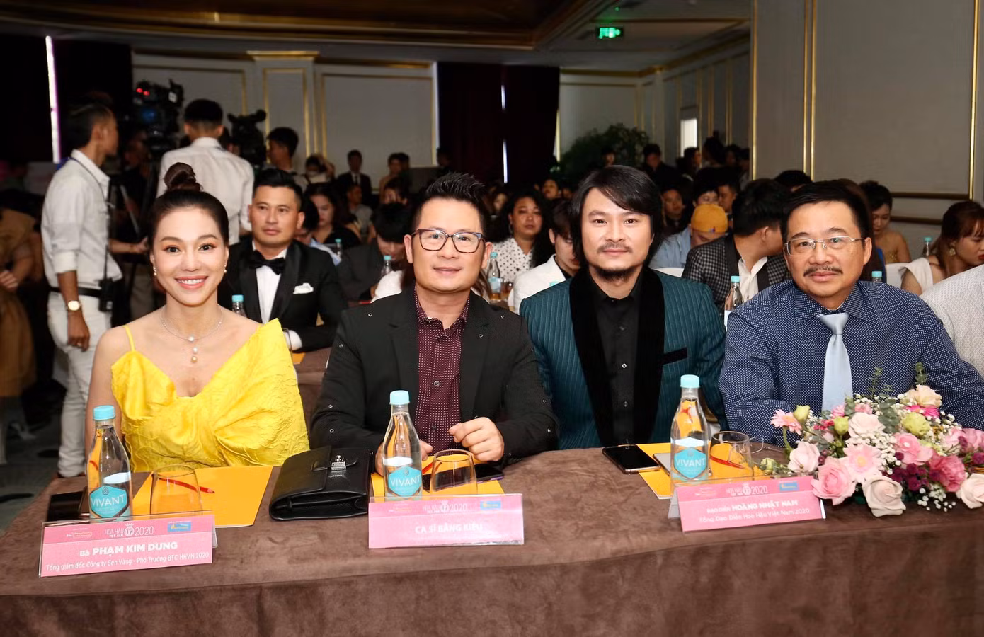 Top 60 thí sinh khoe sắc tại họp báo Vòng Bán kết toàn quốc Hoa hậu Việt Nam 2020 ảnh 21