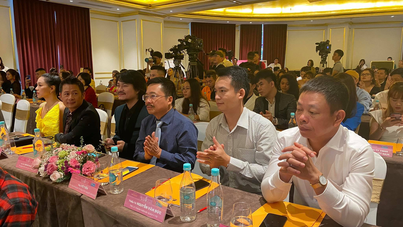 Top 60 thí sinh khoe sắc tại họp báo Vòng Bán kết toàn quốc Hoa hậu Việt Nam 2020 ảnh 19