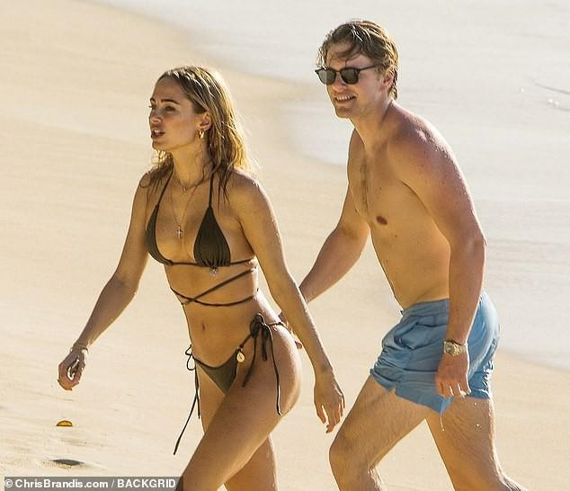 Tuy nhiên, từ giữa năm 2021 đến hiện tại, Kimberley Garner không còn sánh đôi bên người tình dấy lên nghi vấn cả hai đã đường ai nấy đi.