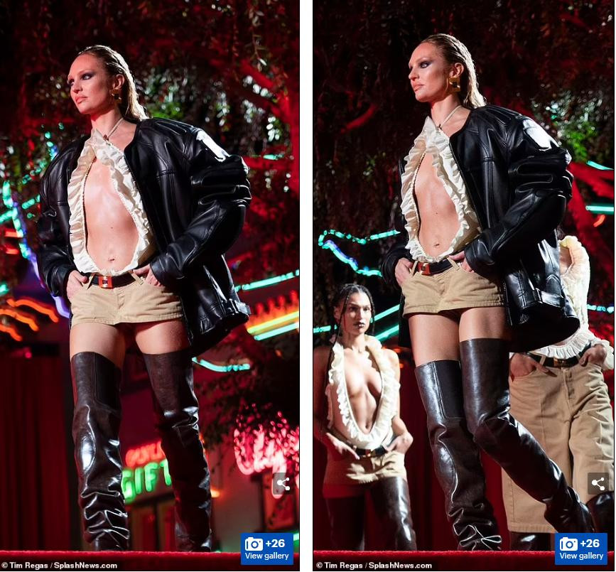 Các người mẫu đều mặc thiết kế xẻ ngực rộng, lộ rõ vòng một không nội y khi catwalk.