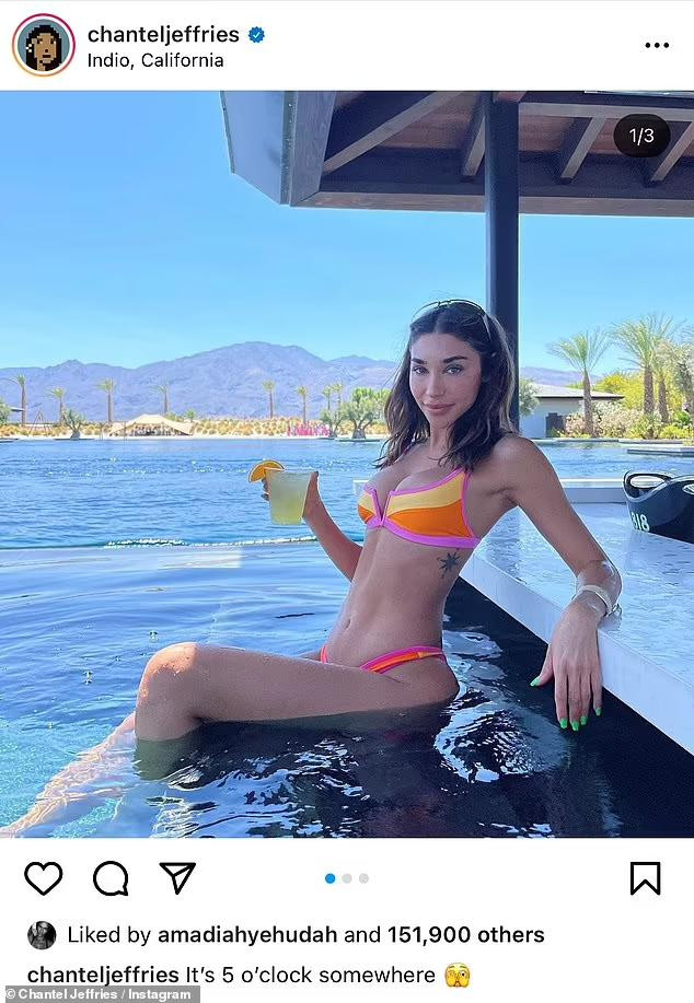 Bộ ảnh vô cùng nóng bỏng của chân dài xứ sở cờ hoa sau 13 giờ đăng tải đã có gần 160 ngàn lượt thả tim và hàng trăm bình luận khen ngợi, tương tác. Bộ ảnh vô cùng nóng bỏng của chân dài xứ sở cờ hoa sau 13 giờ đăng tải đã có gần 160 ngàn lượt thả tim và hàng trăm bình luận khen ngợi, tương tác.