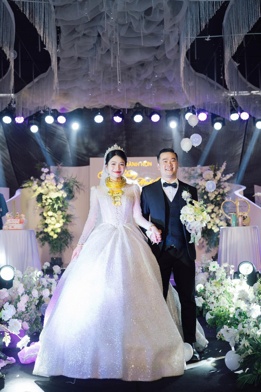 Cô dâu, chú rể hạnh phúc trong ngày cưới. Ảnh NVCC Cô dâu, chú rể hạnh phúc trong ngày cưới. Ảnh NVCC