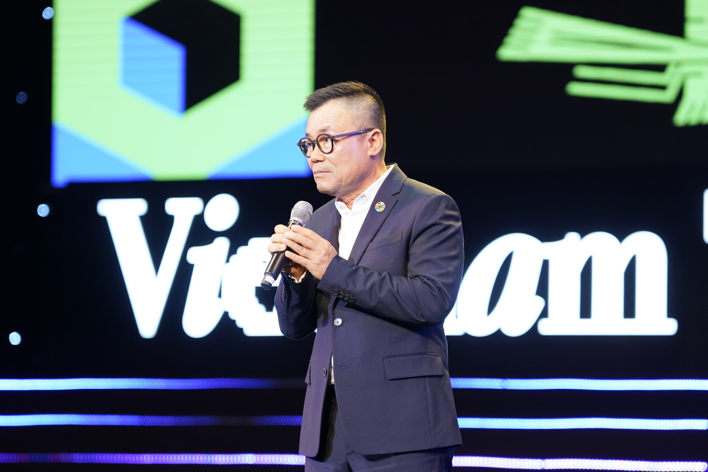 Với vai trò là Chủ tịch SSI – ông Nguyễn Duy Hưng không chỉ là người tiên phong trong việc thúc đẩy các giải pháp tài chính sáng tạo mà còn luôn ủng hộ và đồng hành cùng sự phát triển của hệ sinh thái công nghệ trong nước.