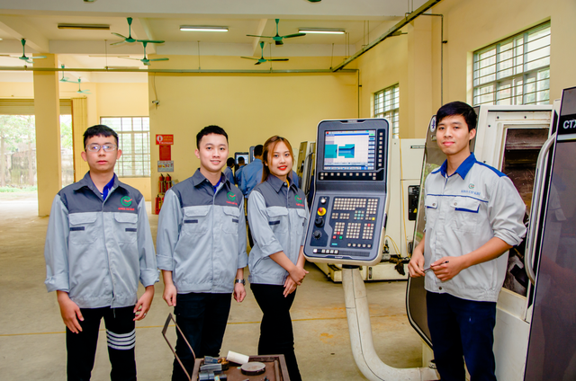 Sửa đổi mã số các hạng chức danh nghề nghiệp viên chức chuyên ngành giáo dục nghề nghiệp là một trong những chính sách mới có hiệu lực từ tháng 12-2024