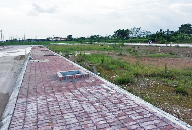 Nhiều khu đất đấu giá đang rơi vào tình trạng phải đấu đi đấu lại nhiều lần những vẫn không thành công.