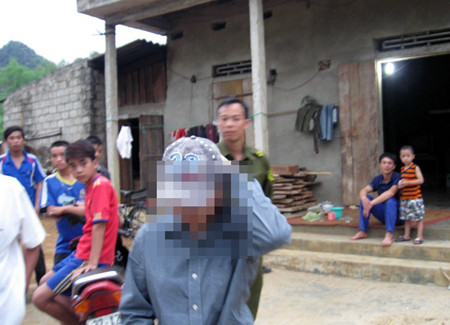 Hay tin cô Tr. đang cầu cứu tại gia đình anh Bình, công an xã Châu Quang và người dân có mặt