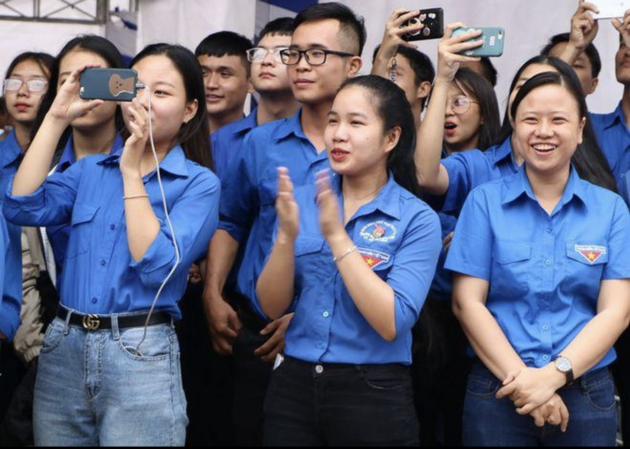 Lực lượng đoàn viên, thanh niên Quảng Trị xung kích tiên phong trong phong trào "Bình dân học vụ số". Lực lượng đoàn viên, thanh niên Quảng Trị xung kích tiên phong trong phong trào "Bình dân học vụ số".