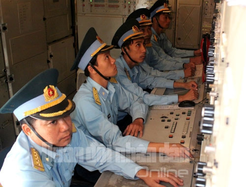 Các thành phần kíp chiến đấu hiệp đồng nhịp nhàng trong bắt, bám mục tiêu